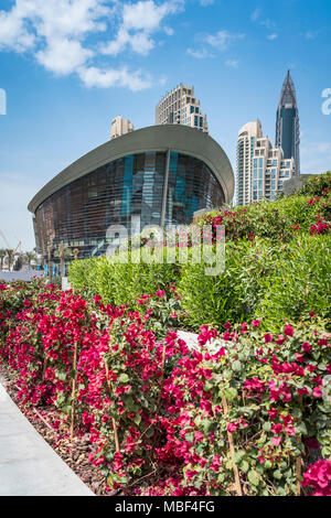 Une vue extérieure du bâtiment de l'Opéra de Dubaï à Burj Park dans le centre-ville de Dubaï, aux Émirats arabes unis, au Moyen-Orient. Banque D'Images