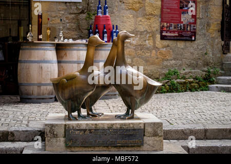 La plage d'oie, les trois oies statue en place du marché aux Oies la place du marché Sarlat la Caneda Dordogne France Banque D'Images