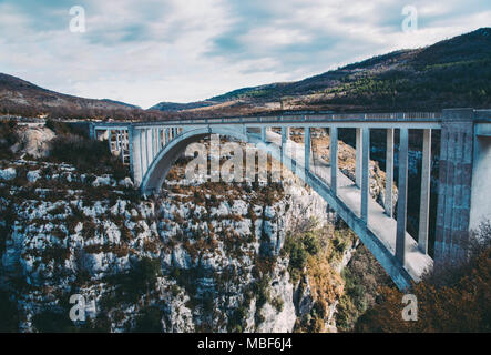 Pont de Chaulere incroyable dans les Gorges du Verdon, France. Banque D'Images