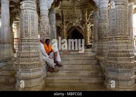 Les sculptures en marbre de l'Adinath Temple partie du temples de Ranakpur Jain Rajashan Inde Udiaipur Banque D'Images