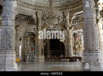 Les sculptures en marbre de l'Adinath Temple partie du temples de Ranakpur Jain Rajashan Inde Udiaipur Banque D'Images