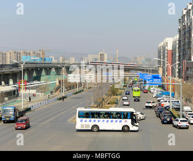 Maglev train station terminus Shichang approches sur la ligne S1 dans l'ouest de Beijing, Chine Banque D'Images