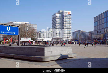 Alexanderplatz, moyeu traditionnel de Berlin, dans l'est prolétarienne, site d'un millions de démonstration forte les difficiles réformes quelques jours avant du mur, Banque D'Images