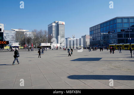 Alexanderplatz, moyeu traditionnel de Berlin, dans l'est prolétarienne, site d'un millions de démonstration forte les difficiles réformes quelques jours avant du mur, Banque D'Images