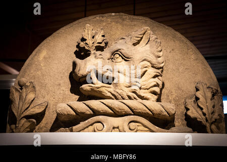 Sanglier Sculpté en pierre à l'intérieur du Musée Cliffe, Keighley, Bradford, Yorkshire, Royaume-Uni. Banque D'Images