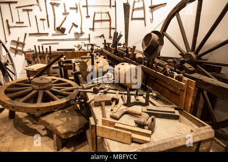 Pièces de forge à l'intérieur du Musée Cliffe, Keighley, Bradford, Yorkshire, Royaume-Uni. Banque D'Images