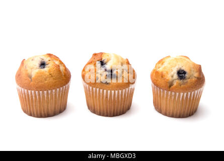 Muffins aux bleuets classique isolé sur fond blanc Banque D'Images