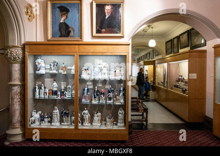 L'intérieur des expositions du Musée Cliffe, Keighley, Bradford, Yorkshire, Royaume-Uni. Banque D'Images