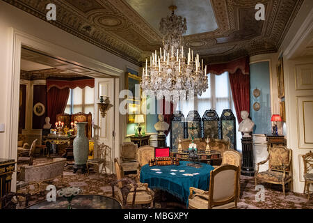 Les salles de réception à l'intérieur du Musée Cliffe, Keighley, Bradford, Yorkshire, Royaume-Uni. Banque D'Images