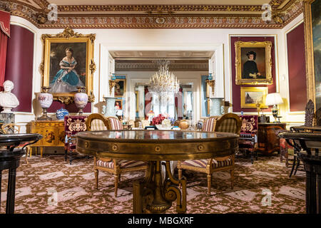 Les salles de réception à l'intérieur du Musée Cliffe, Keighley, Bradford, Yorkshire, Royaume-Uni. Banque D'Images