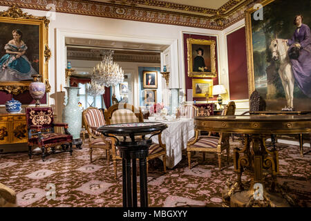 Les salles de réception à l'intérieur du Musée Cliffe, Keighley, Bradford, Yorkshire, Royaume-Uni. Banque D'Images