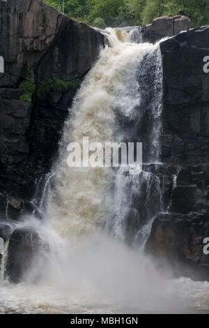 La tombe de haut de la rivière Pigeon à Grand Portage State Park dans le nord du Minnesota. Banque D'Images