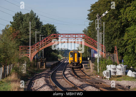 Northern rail arriva un sprinter de classe 156 train à Brampton railway station sur la ligne de Tyne Valley Banque D'Images