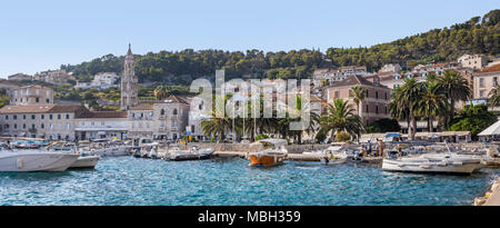 HVAR, CROATIE - Juillet 30, 2016 : les touristes visitant Hvar sur l'île de Hvar Croatie village Banque D'Images