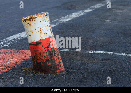 Taquet pour l'amarrage des bateaux anciens - notion de droit Banque D'Images