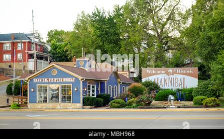 Hannibal - Marion County, Missouri, États-Unis. Hannibal Visitor Bureau et panneau de bienvenue de Mark Twain la ville. Banque D'Images