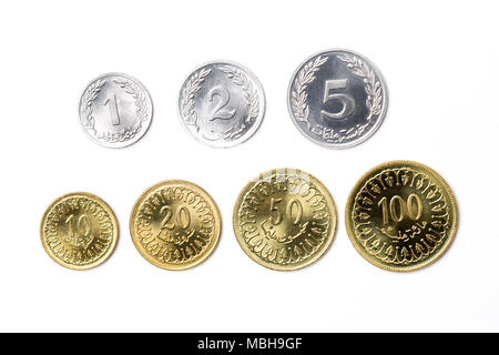 Dinar tunisien sur un fond blanc Banque D'Images