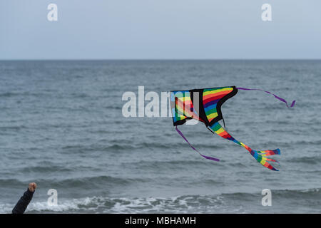 Cerf-volant dans le ciel sur le fond de mer Banque D'Images