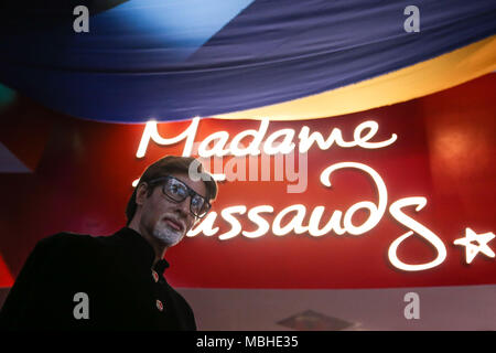 Statue de cire de l'acteur indien Amitabh Bachchan est considéré à l'expérience de Bollywood, le cinéma indien dédié à Madame Tussauds à New York aux États-Unis le mardi, 10. Les visiteurs pourront se trouver face à face avec les chiffres de certains des plus emblématiques de l'Inde stars , avec Shah Rukh Khan, Ashwarya Rai, Amitabh Bachchan, Kareena Kappor, Hrithik Roshan, Salman Khan, Katrina Kaif et Madhuri Dixit. La célébration de toutes les choses, Bollywood, dynamique d'installations artistiques, projections et musique vous apportera l'expérience de la vie. (PHOTO : WILLIAM VOLCOV/BRÉSIL PHOTO PRESSE) Banque D'Images