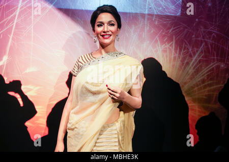 Poupée de cire de l'actrice indienne Madhuri Dixit à l'expérience de Bollywood, le cinéma indien dédié à Madame Tussauds à New York aux États-Unis le mardi, 10. Les visiteurs pourront se trouver face à face avec les chiffres de certains des plus emblématiques de l'Inde, y compris les étoiles Shah Rukh Khan, Ashwarya Rai, Amitabh Bachchan, Kareena Kappor, Hrithik Roshan, Salman Khan, Katrina Kaif et Madhuri Dixit. La célébration de toutes les choses, Bollywood, dynamique d'installations artistiques, projections et musique vous apportera l'expérience de la vie. (PHOTO : WILLIAM VOLCOV/BRÉSIL PHOTO PRESSE) Banque D'Images