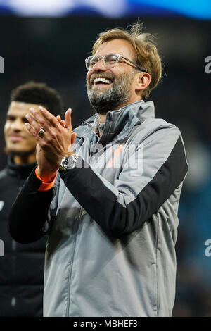 Manager de Liverpool Jurgen Klopp célèbre à plein temps de la Ligue des Champions match de quart de finale retour entre Manchester City et Liverpool au stade Etihad sur 10 Avril 2018 à Manchester, en Angleterre. (Photo de Daniel Chesterton/phcimages.com) Banque D'Images