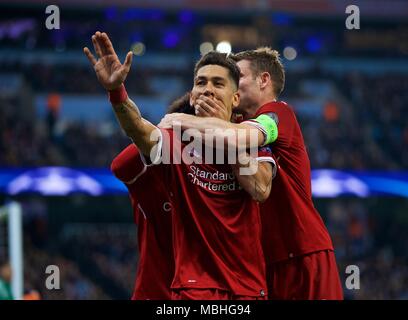 Manchester, UK. 10 avr, 2018. Le centre de Liverpool, Roberto Firmino (avant) célèbre avec ses coéquipiers après avoir marqué pendant la deuxième quart de finale de la Ligue des Champions de football match de jambe entre Liverpool et Manchester City à Manchester, Angleterre, le 10 avril 2018. Liverpool a gagné 5-1 sur l'ensemble des deux matchs et se qualifie pour la demi-finale. Source : Xinhua/Alamy Live News Banque D'Images