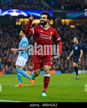 Manchester, UK. 10 avr, 2018. Mohamed Salah de Liverpool célèbre après avoir marqué pendant la deuxième quart de finale de la Ligue des Champions de football match de jambe entre Liverpool et Manchester City à Manchester, Angleterre, le 10 avril 2018. Liverpool a gagné 5-1 sur l'ensemble des deux matchs et se qualifie pour la demi-finale. Source : Xinhua/Alamy Live News Banque D'Images