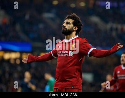 Manchester, UK. 10 avr, 2018. Mohamed Salah de Liverpool célèbre après avoir marqué pendant la deuxième quart de finale de la Ligue des Champions de football match de jambe entre Liverpool et Manchester City à Manchester, Angleterre, le 10 avril 2018. Liverpool a gagné 5-1 sur l'ensemble des deux matchs et se qualifie pour la demi-finale. Source : Xinhua/Alamy Live News Banque D'Images