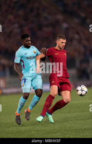 Edin Dzeko de Roma et Samuel Umtiti de Barcelone au cours de la Ligue des Champions UEFA ' ' quart-de-finale, 2er leg, match entre les Roms 3-0 Barcelone au Stade olympique le 10 avril 2018 à Rome, Italie. Credit : Maurizio Borsari/AFLO/Alamy Live News Banque D'Images