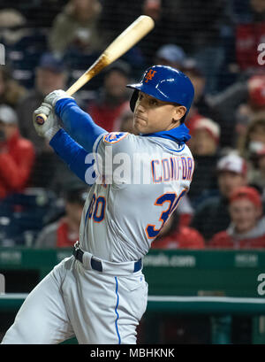 Washington, USA. 09 avr, 2018. Le voltigeur des Mets de New York Michael Conforto (30) de chauves-souris dans la première manche contre les Nationals de Washington au Championnat National Park à Washington, DC le Dimanche, Avril 8, 2018. Credit : Ron Sachs/CNP (restriction : NO New York ou le New Jersey Journaux ou journaux dans un rayon de 75 km de la ville de New York) - PAS DE SERVICE DE FIL - Credit : Ron Sachs/consolidé/dpa/Alamy Live News Banque D'Images