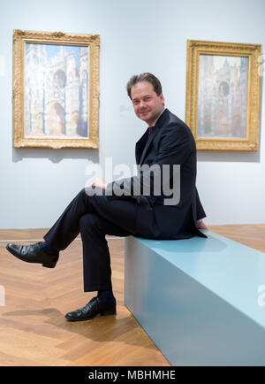 Directeur du Musée Staedel Max Hollein se trouve dans l'exposition Claude Monet au Musée Städel à Francfort/Main, Allemagne, 10 mars 2015. L'exposition 'Monet et la naissance de l'Impressionnisme' est l'un des points forts de l'année anniversaire à l'occasion du 200e anniversaire de l'Staedle museum. Photo : Boris Roessler/dpa | conditions dans le monde entier Banque D'Images