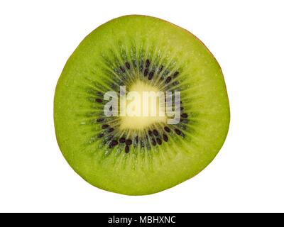 Tranche de kiwi isolé sur fond blanc Banque D'Images