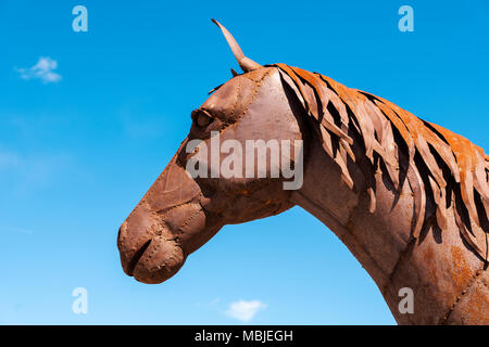 Sculpture cheval métal sur mesure sur l'affichage ; Spirit Mountain de cervidé et de journal ; conception ; Salida Colorado ; USA Banque D'Images