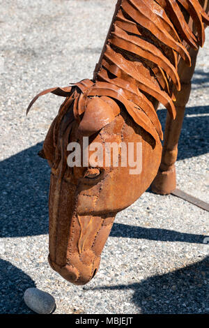 Sculpture cheval métal sur mesure sur l'affichage ; Spirit Mountain de cervidé et de journal ; conception ; Salida Colorado ; USA Banque D'Images