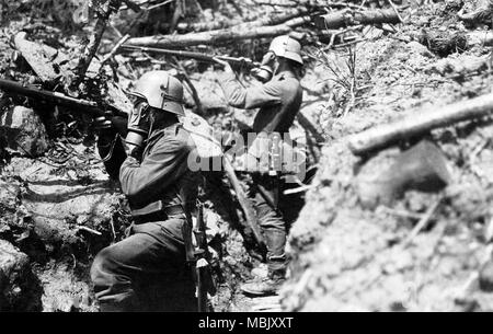 L'infanterie allemande dans les tranchées de communication Banque D'Images