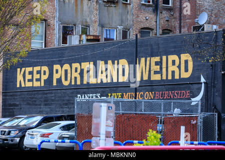 Portland, United States - Oct 10, 2018 : Conserver à l'Porltland signe étrange dans un magasin de disques bien connu dans le centre-ville de PDX. Banque D'Images