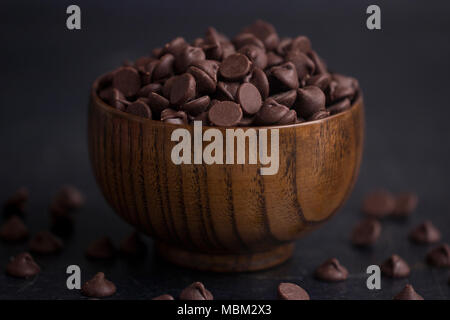 Un bol de chocolat sur un comptoir d'Ardoise Banque D'Images