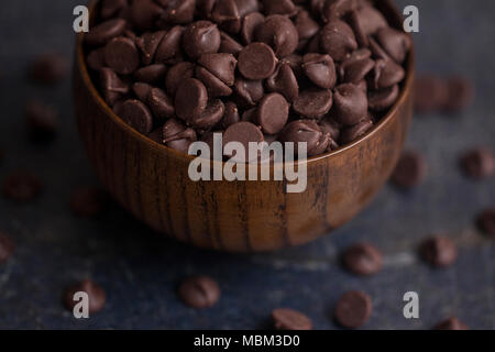 Un bol de chocolat sur un comptoir d'Ardoise Banque D'Images