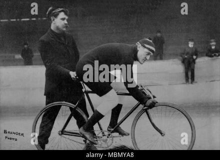 Portrait du cycliste américain Frank Kramer ( 1880 - 1958 ) - photographie par Louis Branger ( 1874 - 1950 ) Banque D'Images