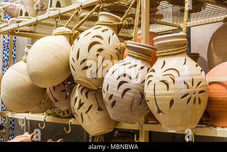 Poterie et Artisanat différents à Nizwa Nizwa, Oman dans le marché Banque D'Images