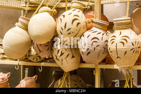 Poterie et Artisanat différents à Nizwa Nizwa, Oman dans le marché Banque D'Images