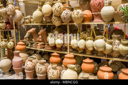 Poterie et Artisanat différents à Nizwa Nizwa, Oman dans le marché Banque D'Images