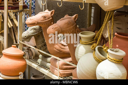 Poterie et Artisanat différents à Nizwa Nizwa, Oman dans le marché Banque D'Images