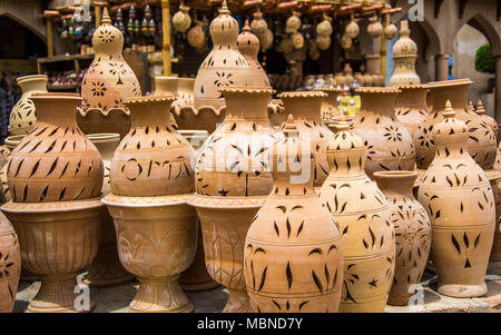 Poterie et Artisanat différents à Nizwa Nizwa, Oman dans le marché Banque D'Images