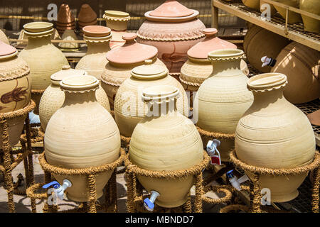 Poterie et Artisanat différents à Nizwa Nizwa, Oman dans le marché Banque D'Images