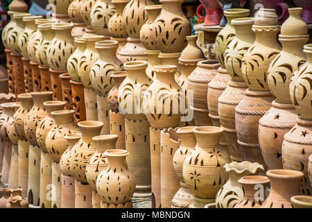 Poterie et Artisanat différents à Nizwa Nizwa, Oman dans le marché Banque D'Images