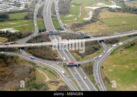 Junction 30 M25. A13 et M25 Junction, à partir de l'air, Essex, Angleterre SE UK Banque D'Images