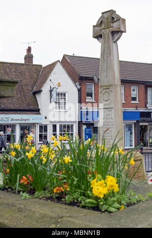 Senlis, Essex, Angleterre, avril 2018, une vue sur le monument commémoratif de guerre à la Grande Rue/Rue Chapel junction/ Banque D'Images