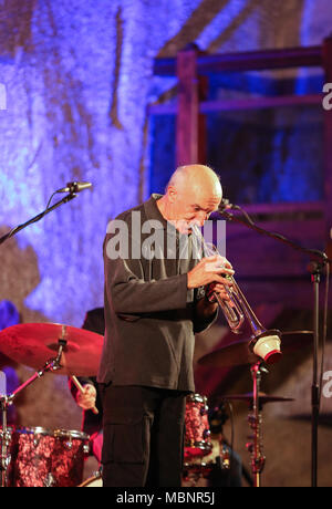 WIELICZKA, Pologne - 2 NOVEMBRE 2015 : Adam Kawonczyk Quartet jouant de la musique live au Jazz Cracovie Fête des Morts Festival dans la mine de sel de Wieliczka. Banque D'Images