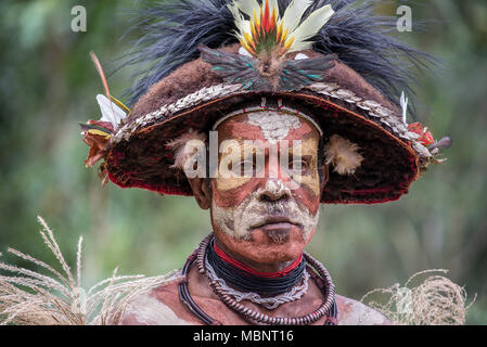 Portrait d'un adulte au cours d'une scène Huli wigman sing-sing, Tari Valley, Papouasie Nouvelle Guinée Banque D'Images